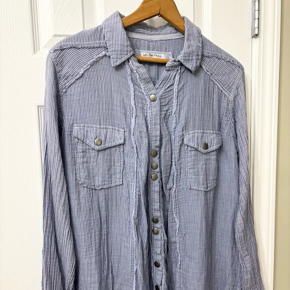Free People We The Free Blue White Stripe Button Down Shirt Women’s Size Medium - Picture 3 of 8